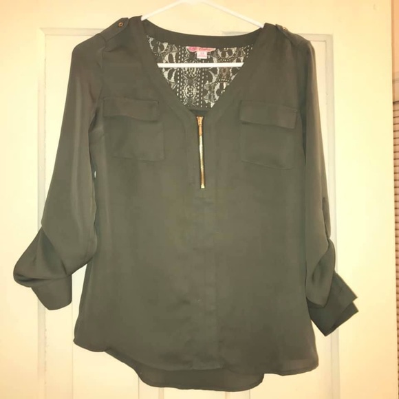 Clothes - Picture 1 of 7